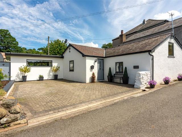 2 bedroom detached house for sale