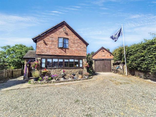 2 bedroom detached house for sale