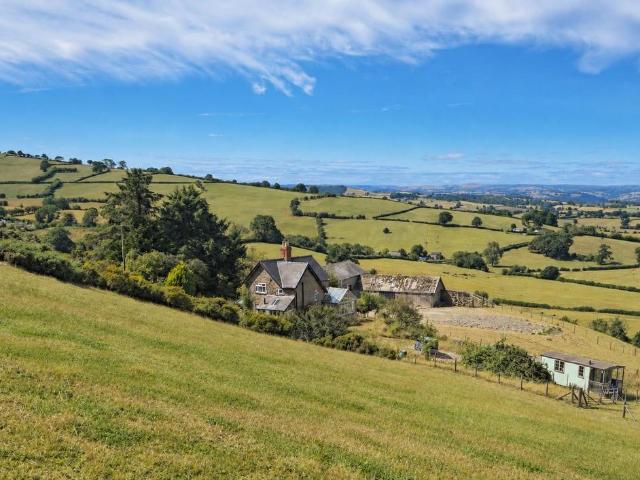 2 bedroom detached house for sale