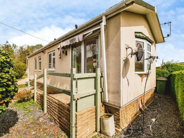 2 bedroom detached house for sale