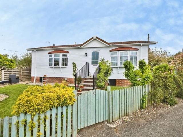 2 bedroom detached house for sale
