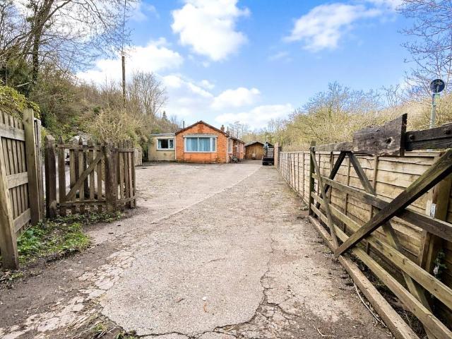 2 bedroom detached house for sale