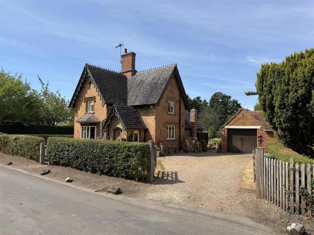2 bedroom detached house for sale