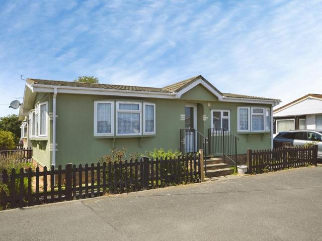 2 bedroom detached house for sale