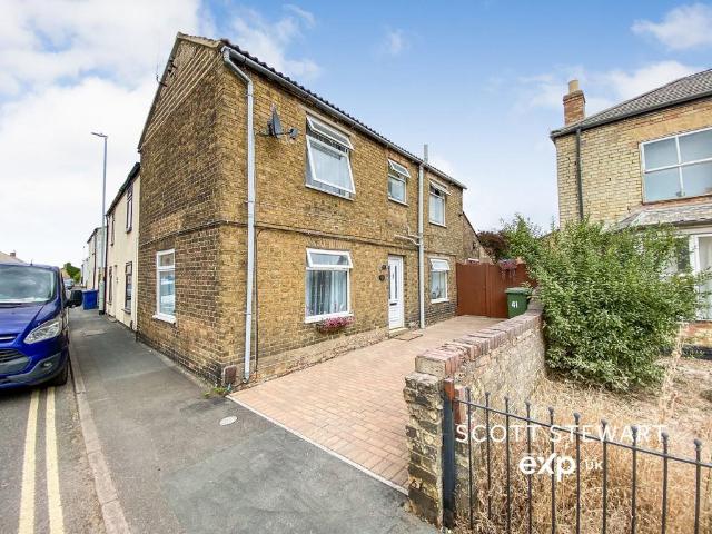 2 bedroom detached house for sale