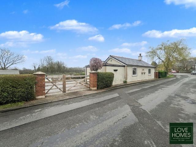 2 bedroom detached house for sale