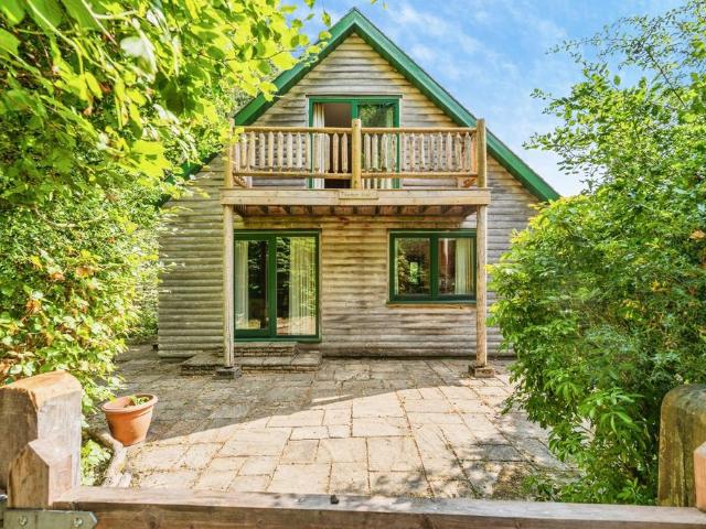 2 bedroom detached house for sale