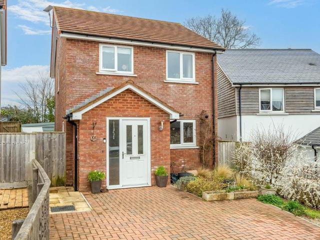 2 bedroom detached house for sale