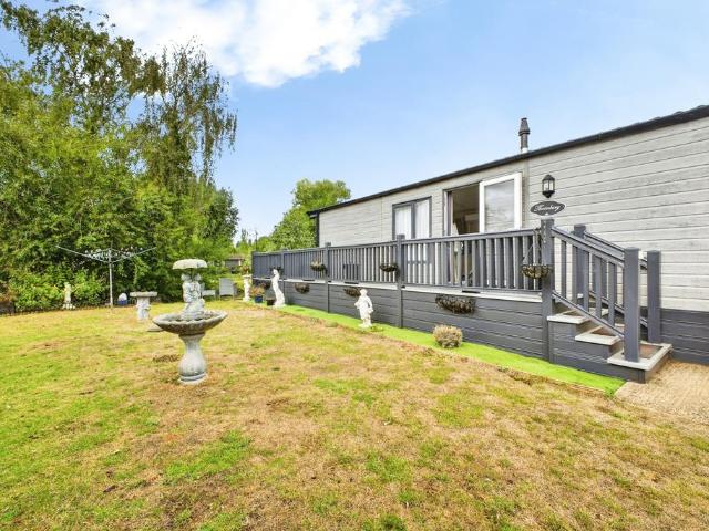 2 bedroom detached house for sale