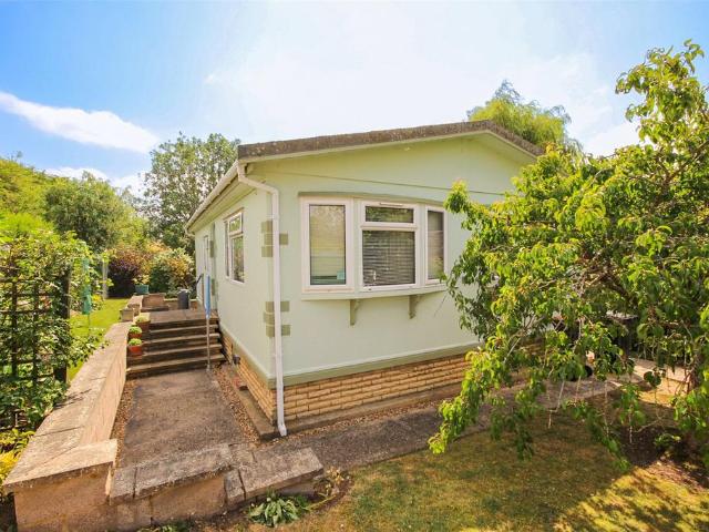 2 bedroom detached house for sale