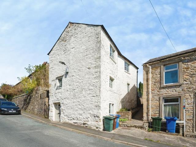 2 bedroom detached house for sale