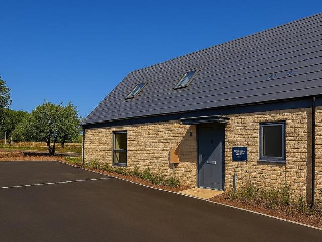 2 bedroom detached house for sale