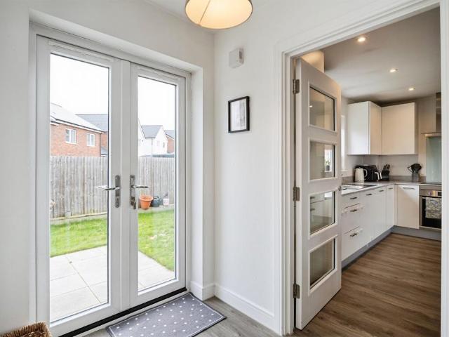 2 bedroom detached house for sale