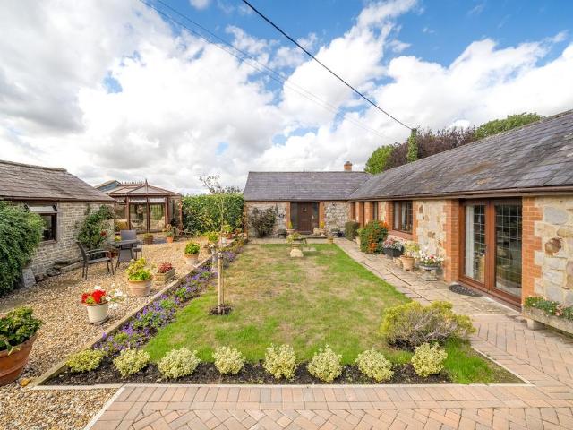2 bedroom detached house for sale