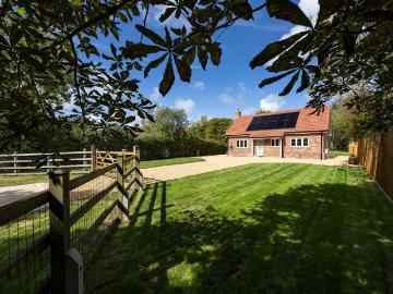 2 bedroom detached house for sale