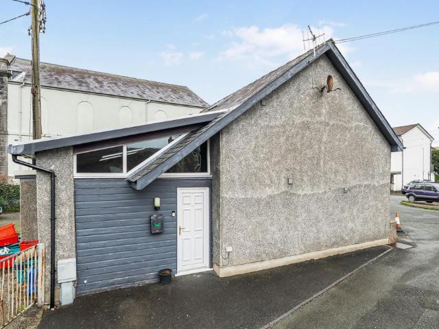 2 bedroom detached house for sale