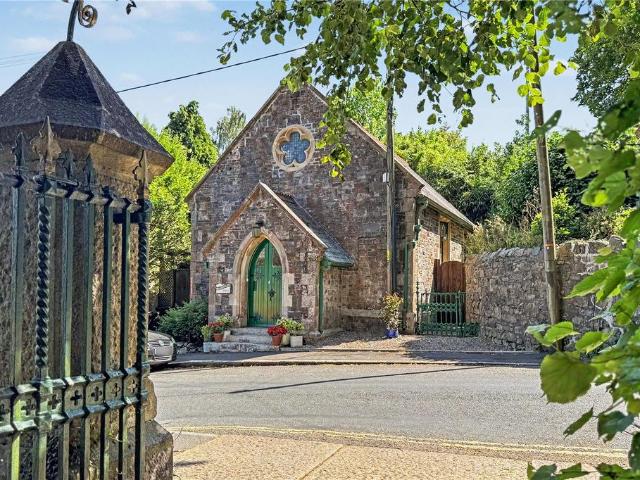 2 bedroom detached house for sale