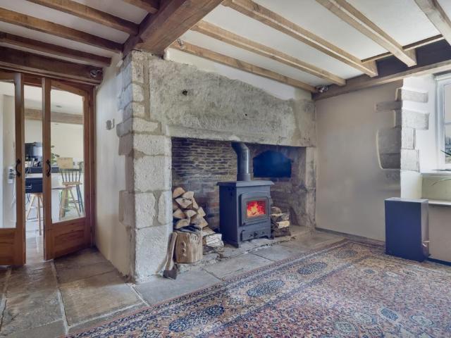 2 bedroom detached house for sale