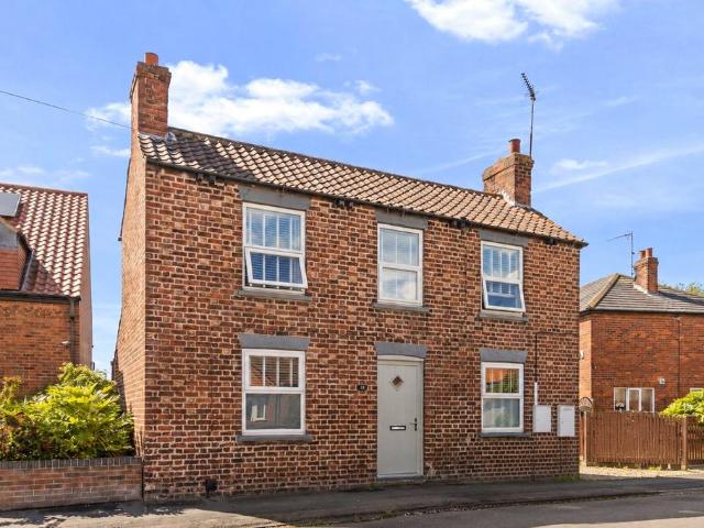 2 bedroom detached house for sale