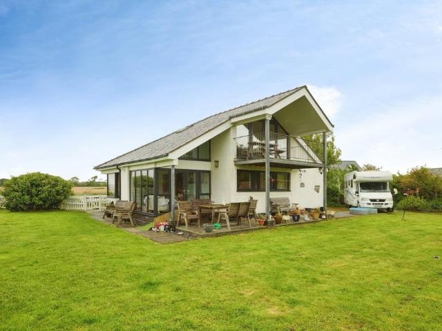 2 bedroom detached house for sale