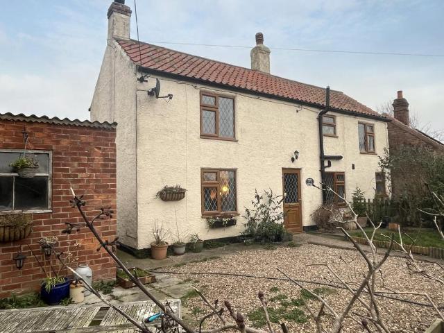 2 bedroom detached house for sale