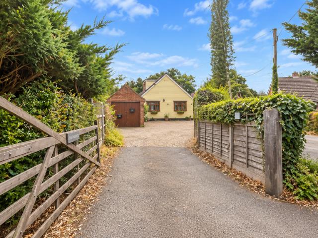 2 bedroom detached house for sale