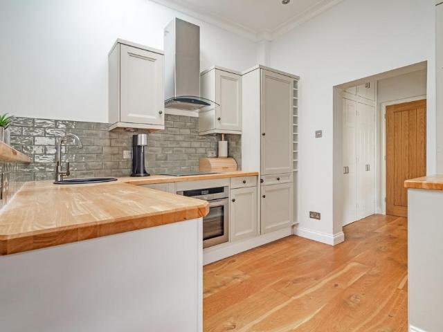2 bedroom detached house for sale