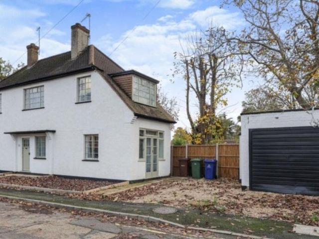 2 bedroom detached house for sale