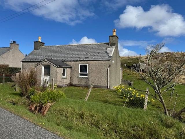 2 bedroom detached house for sale