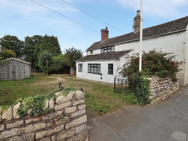 2 bedroom detached house for sale