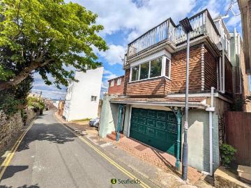 2 bedroom detached house for sale