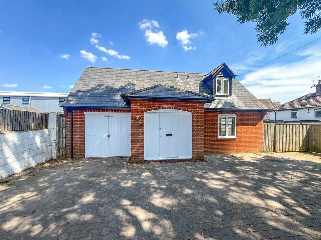 2 bedroom detached house for sale