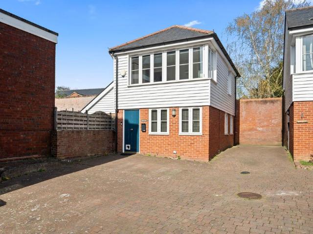 2 bedroom detached house for sale