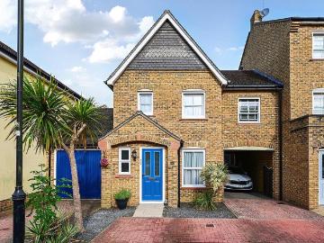2 bedroom detached house for sale