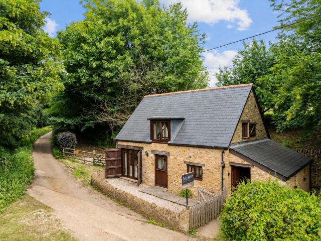 2 bedroom detached house for sale