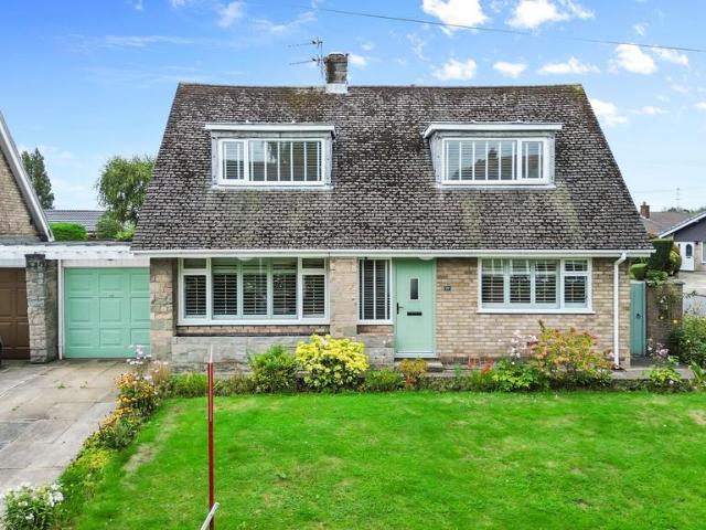 2 bedroom detached house for sale
