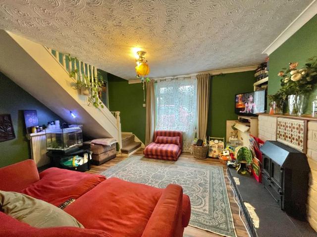 2 bedroom detached house for sale