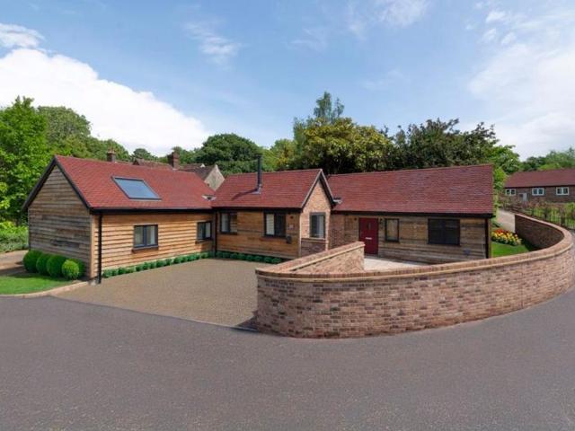 2 bedroom detached house for sale