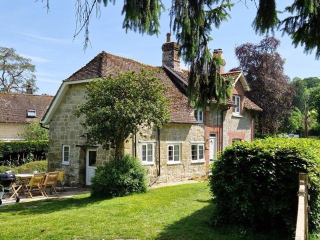 2 bedroom detached house for sale