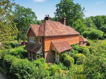 2 bedroom detached house for sale