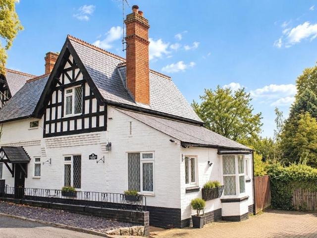 2 bedroom detached house for sale