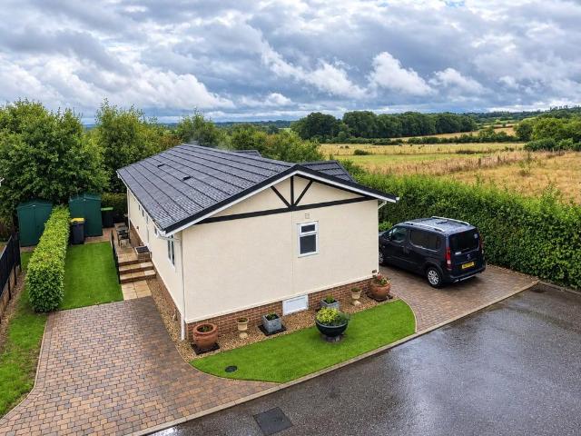 2 bedroom detached house for sale