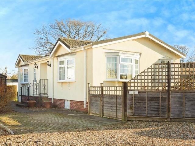 2 bedroom detached house for sale