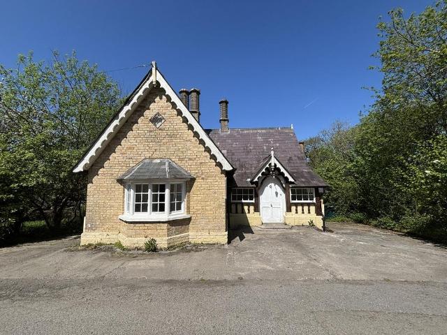 2 bedroom detached house for sale