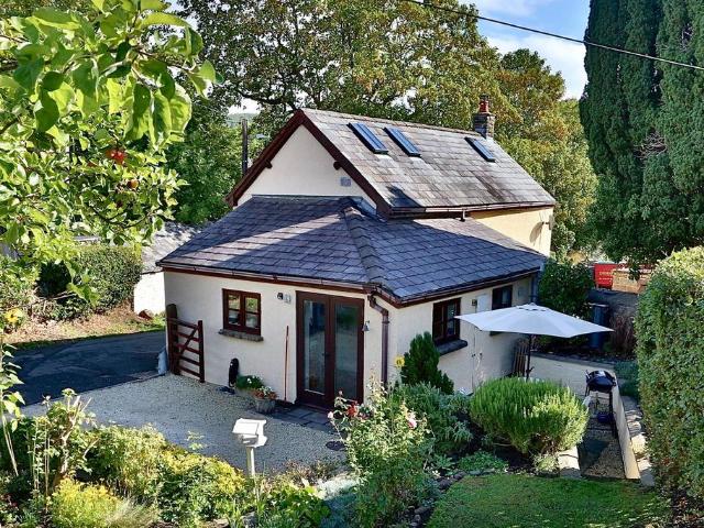 2 bedroom detached house for sale