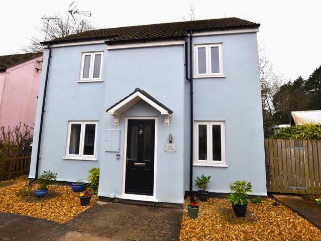 2 bedroom detached house for sale