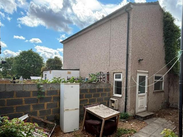 2 bedroom detached house for sale
