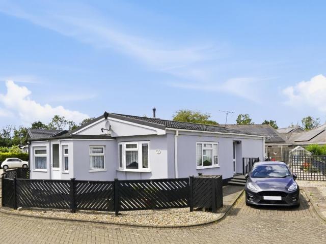 2 bedroom detached house for sale