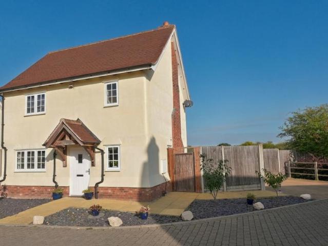 2 bedroom detached house for sale