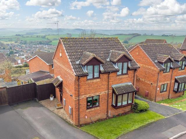 2 bedroom detached house for sale